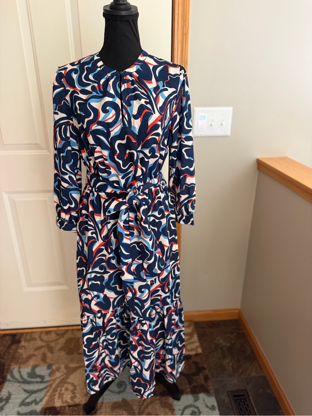 New J. Mc Laughlin Cerina off white navy garden dance abstract dress. Medium